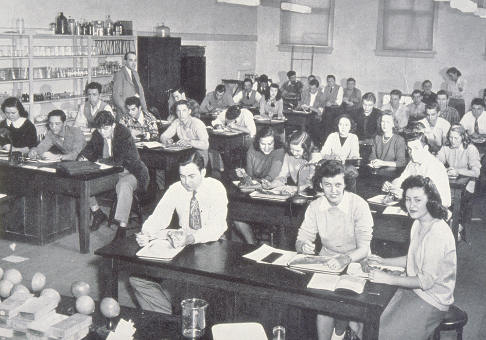 Students in a USC Biology classroom in 1948.