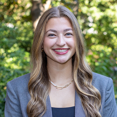 Zoe Mullins headshot