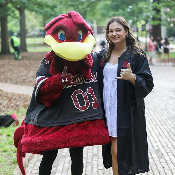 Graysann Compton poses with Cocky on the Horseshoe.